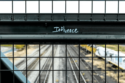 Influence Peint sur rail